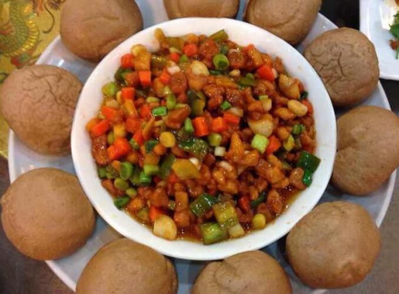 周老太苗寨铁锅焖鸭